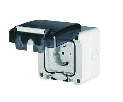  Розетка для поверхностного монтажа IP66 с вставленной вилкой DKC DIS1376407 
