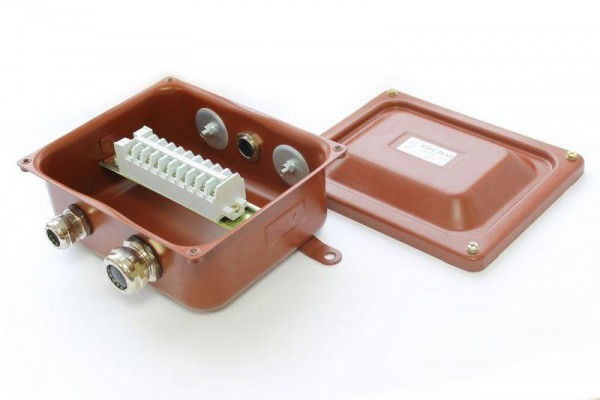  Коробка КЗНС-08 УХЛ1.5 IP65 с латунными сальниками ЗЭТАРУС zeta30314 