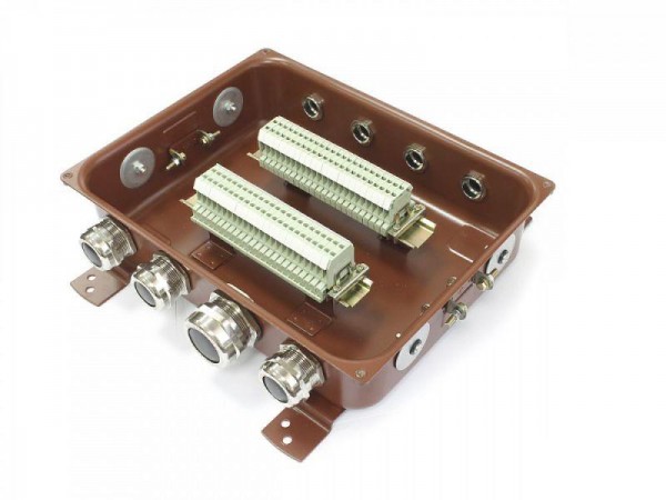  Коробка КС-40 УХЛ1.5 IP65 латунный ввод ЗЭТАРУС zeta30352 