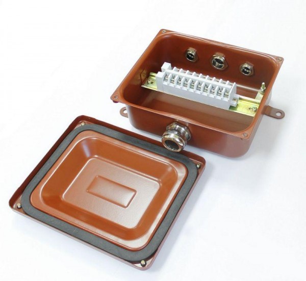  Коробка КС-10 УХЛ1.5 IP65 (с латун. вводом) ЗЭТАРУС zeta30335 
