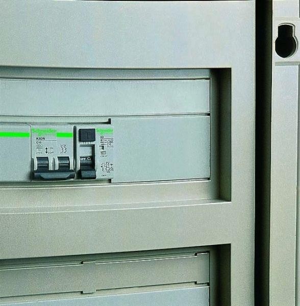  Заглушка для вырезов на панелях дл.110мм SchE NSYATPUND 
