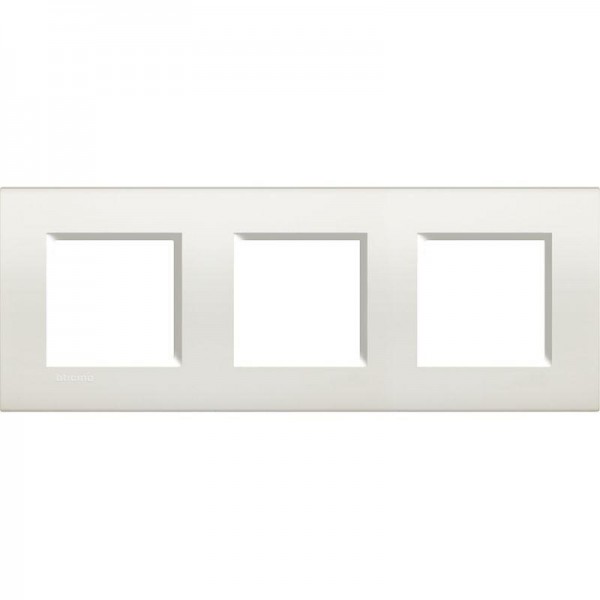  Рамка 3-м LivingLight прямоугол. бел. Leg BTC LNA4802M3BI 