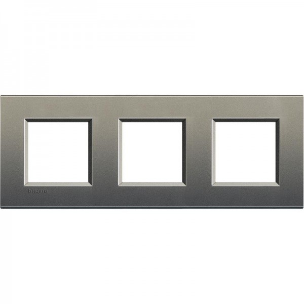  Рамка 3-м LivingLight прямоугол. сер. шелк Leg BTC LNA4802M3AE 