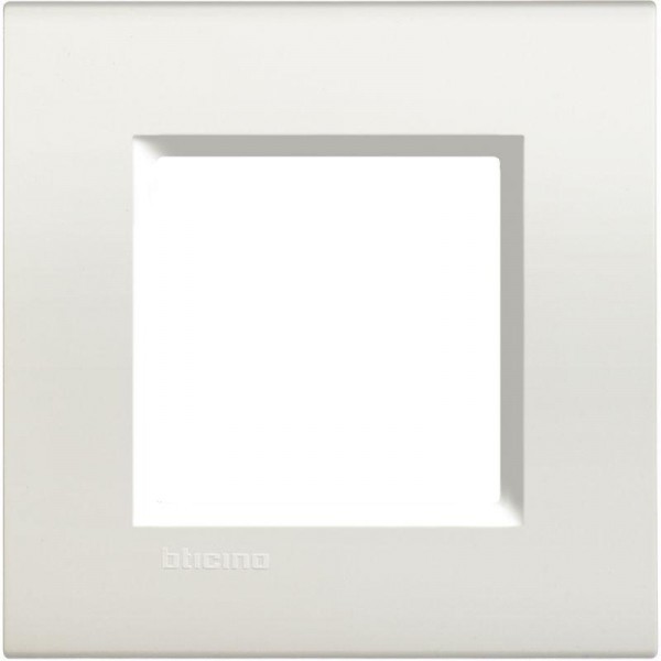  Рамка 1-м LivingLight прямоугол. бел. Leg BTC LNA4802BI 