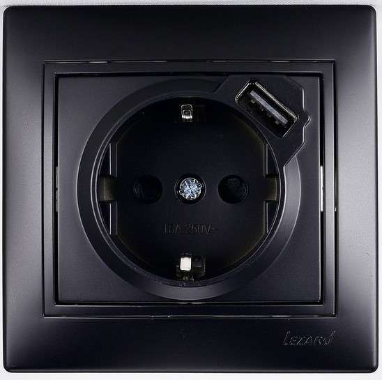  Розетка 1-м СП Мира 16А с з/к + USB разъем черн. бархат LEZARD 701-4242-181 