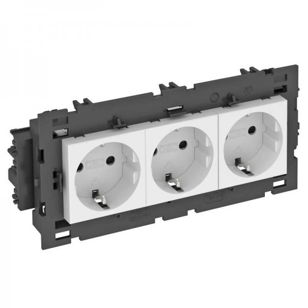  Розетка 3-м 0град. Modul45connect с заземл. 250В 16А бел. OBO 6120452 