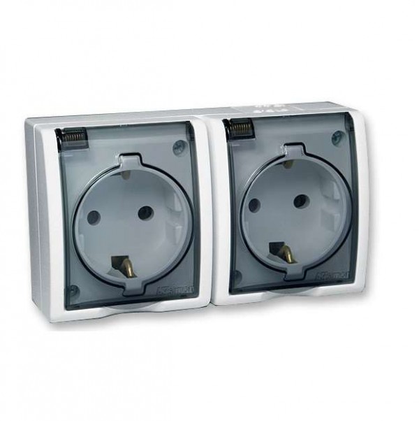  Розетка 2-м ОП Simon15 с защ. крышкой с заземл. IP54 бел. Simon1594433-030 