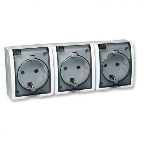  Розетка 3-м ОП Simon15 с защ. крышкой с заземл. IP54 бел. Simon 1594437-030 