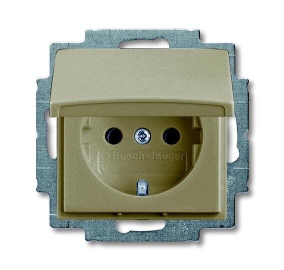  Розетка SCHUKO 16А 250В с защ. шторками с крышкой basic 55 шампань ABB 2CKA002111A0653 