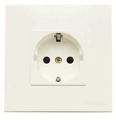 Розетка Schuko Zenit 16А 250В защ. шторки в сборе с заземл. бел. ABB 2CLA228820N1101 