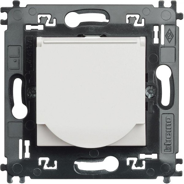  Розетка LivingLight 2К+3 с защ. крышкой и суппортом бел. Leg BTC N4141MAP 