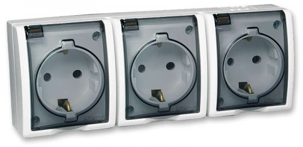  Розетка 3-м ОП Simon15 с защ. крышкой с заземл. IP54 сл. кость Simon 1594437-031 