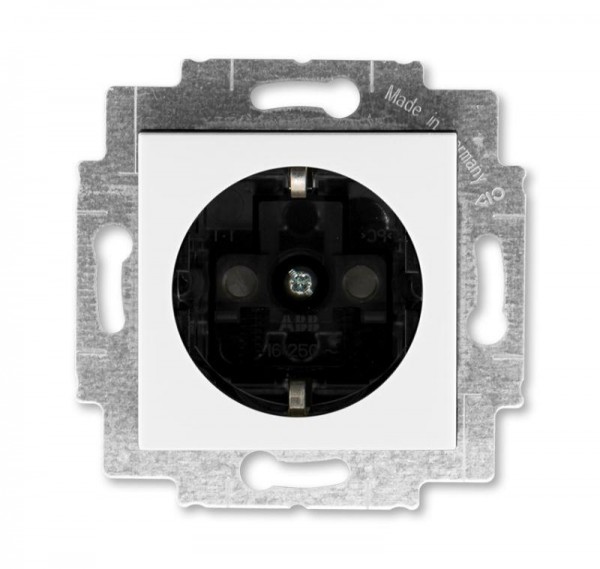  Розетка Levit с заземл. с защ. шторками 16А бел./дым. черн. ABB 2CHH203457A6062 